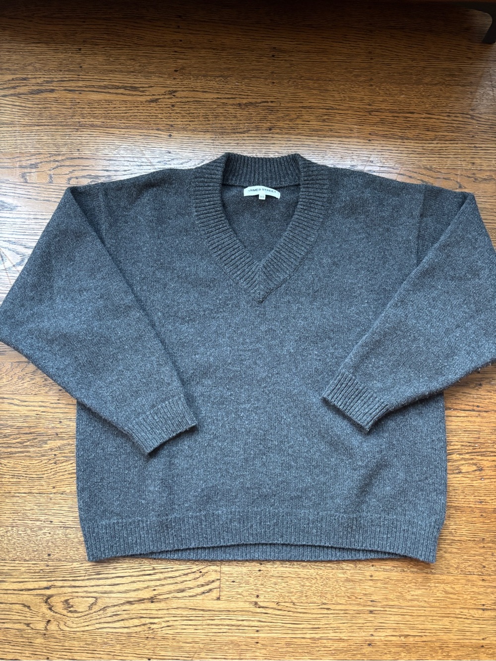 James Street Co Sloane Vee